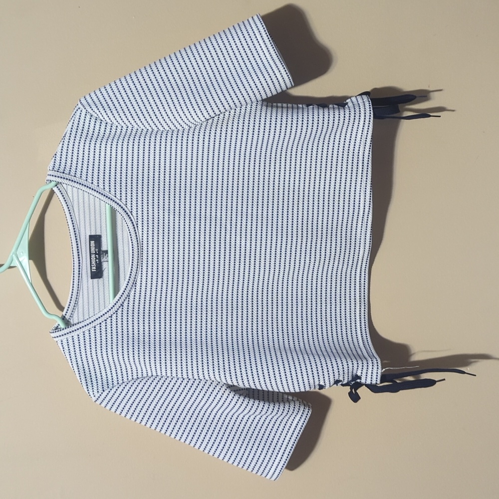 Fashion Union Cropped, Short Sleeves Top. Medium